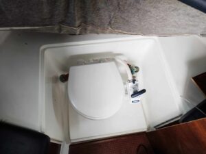 BENETEAU ANTARES 6.2 kajutový motorový člun - rok výroby 1999 - Obrázek 9