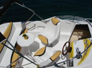 OLYMPIA YACHT 570 HOLIDAY motorový člun s nadstandardní výbavou - Obrázek 4