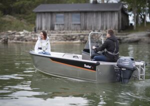 BUSTER S1 2024 motorový člun s boční konzolou 4,43 m + YAMAHA F30 BETL