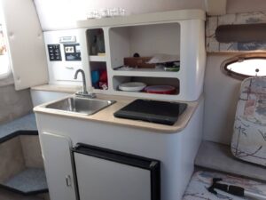 CROWNLINE 26 kajutová motorová yachta s přívesem - Obrázek 12