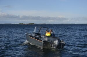 BUSTER M2 2024 motorový člun s dvěma konzolami 4,86 m + YAMAHA F40 FETL - Obrázek 5