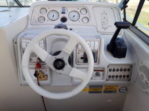 CROWNLINE 26 kajutová motorová yachta s přívesem - Obrázek 11