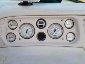 CROWNLINE 26 kajutová motorová yachta s přívesem - Obrázek 10