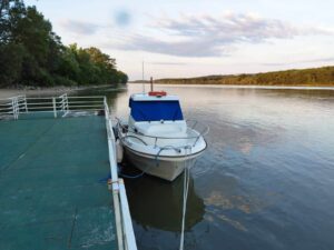 BENETEAU ANTARES 6.2 kajutový motorový člun - rok výroby 1999 - Obrázek 4