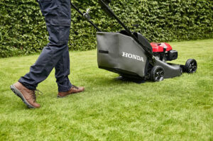 HONDA HRN 536 VK - benzinová sekačka 53cm, autosytič, variabilní rychlost pojezdu, Versamow mulčování - Obrázek 9