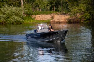 MARINE 550 Fish SC DLX hliníkový člun - 5,50m, 453kg - Obrázek 8