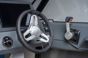 BUSTER XL VMAX 2024 motorový člun hliníkový 6,05 m + YAMAHA VF115 XA - Obrázek 8