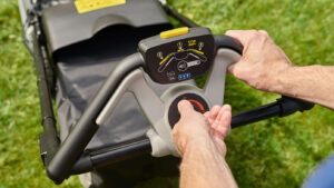 HONDA KOMFORT HRX 537 HZ - benzínová sekačka 53 cm, automatický sytič, plastové šasi, hydrostat, spojka nože, Versamow mulčování, el. start - Obrázek 5