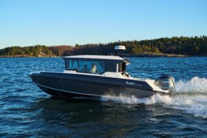 BUSTER MAGNUM CABIN 2024 motorový člun hliníkový 7,58 m + YAMAHA F300 XCB - Obrázek 9