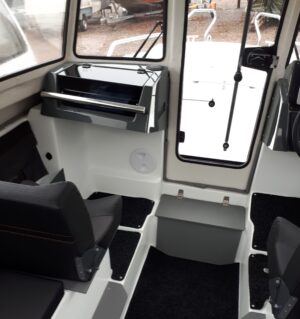 YAMARIN CROSS 60 CABIN 2024 motorový člun hliníkový + YAMAHA F115XB - Obrázek 8