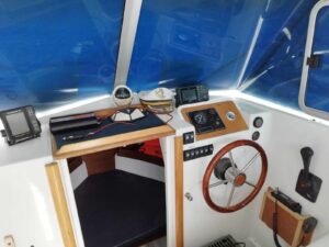 BENETEAU ANTARES 6.2 kajutový motorový člun - rok výroby 1999 - Obrázek 6