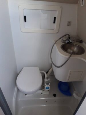 CROWNLINE 26 kajutová motorová yachta s přívesem - Obrázek 7