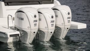 YAMAHA FL300 US2 (SBW) závěsný lodní motor bílý - délka hřídele 30" / 76,2 cm (opačná rotace vrtule) - Obrázek 2