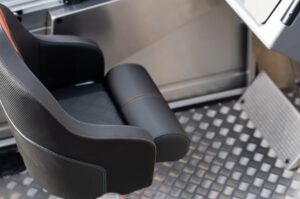 BUSTER LX 2024 motorový člun s dvěma konzolami 5,13 m + YAMAHA F60 FETL - Obrázek 9