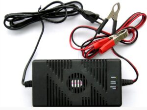 Nabíječka k elektromotoru RHINO VX - 12V/6Ah - Obrázek 1