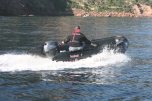 Nafukovací člun Bombard Commando C4 / 430 černý - Obrázek 2