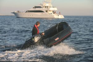 Nafukovací člun Bombard Commando C3 / 380 černý - Obrázek 7