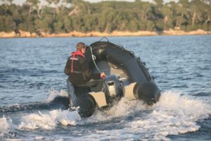 Nafukovací člun Bombard Commando C3 / 380 černý - Obrázek 2