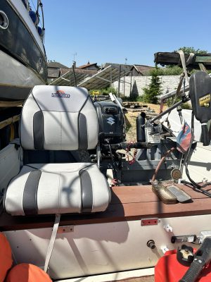 Rybářská pramice QUICKSILVER s motorem SUZUKI DF 25, elektromotorem MotorGuide a přívěsem - Obrázek 7