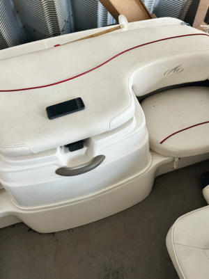 Motorový člun Monterey 180 FS (2005) s přívěsem - Obrázek 11