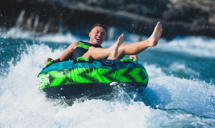 Pohled zezadu na Marine Family